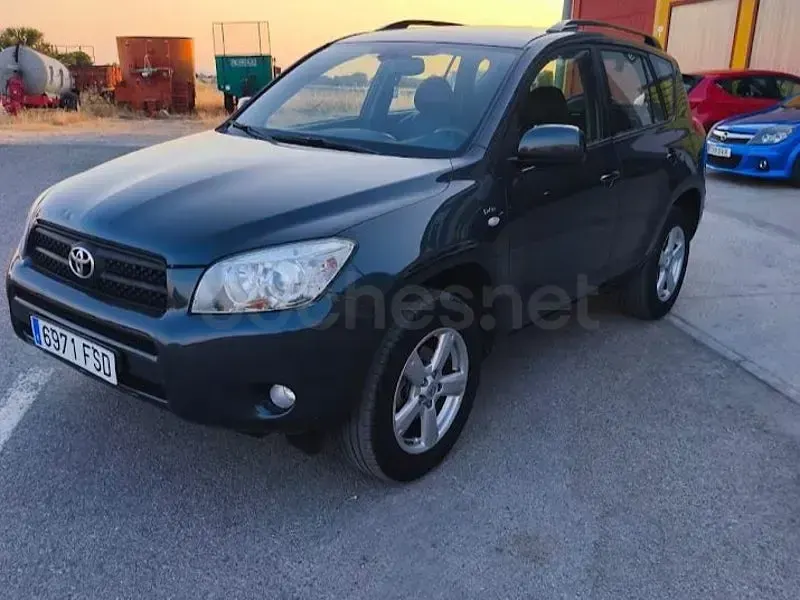 Usado Toyota RAV4 Executive 136 CV (100 kW) 2007 Negro SUV