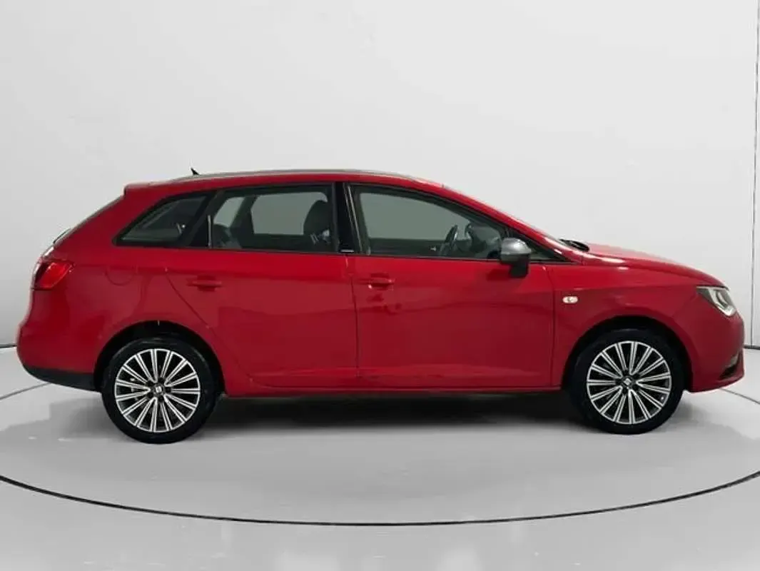 Usado Seat Ibiza Style 110 CV (80 kW) 2015 Rojo Utilitario