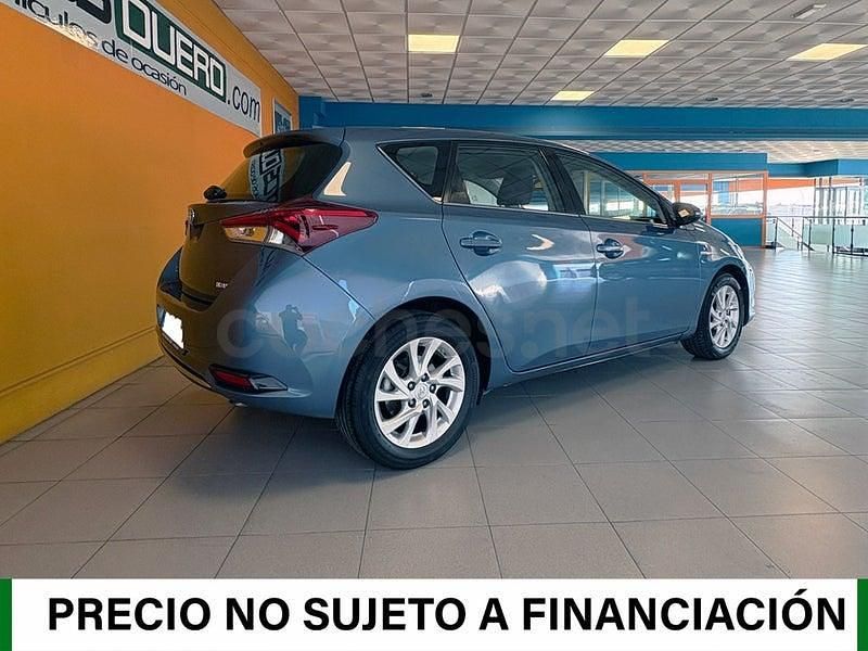 Usado Toyota Auris Hybrid Advance 136 CV (100 kW) 2019 Azul Berlina