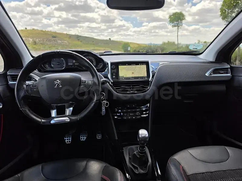 Usado Peugeot 2008 GT-line 120 CV (88 kW) 2018 Granate SUV