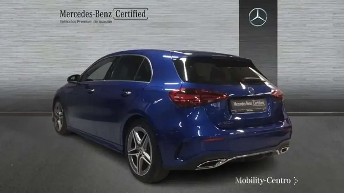 Usado Mercedes A180 109 CV (80 kW) 2024 Azul Utilitario