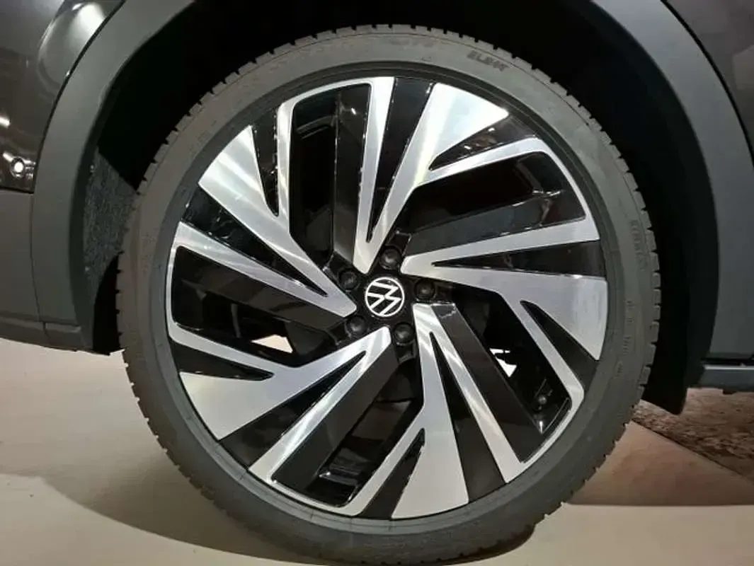 Begagnad VW ID.4 Pro 150 kW (204 HK) 2025 Grå SUV