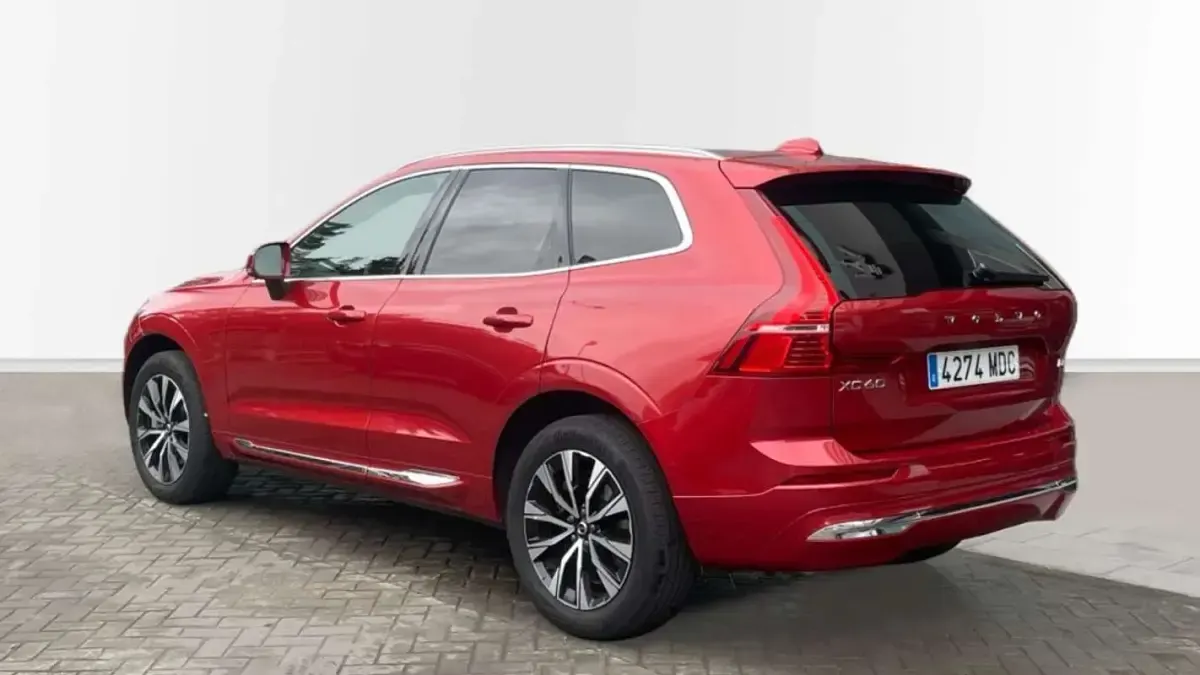 Usado Volvo XC60 Plus 197 CV (144 kW) 2022 Rojo SUV