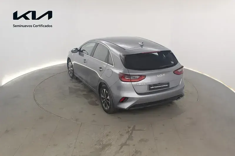 Usado Kia Ceed 101 CV (74 kW) 2025 Gris / plata Utilitario