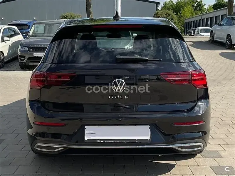 Usado VW Golf VIII Life 150 CV (110 kW) 2022 Negro Berlina