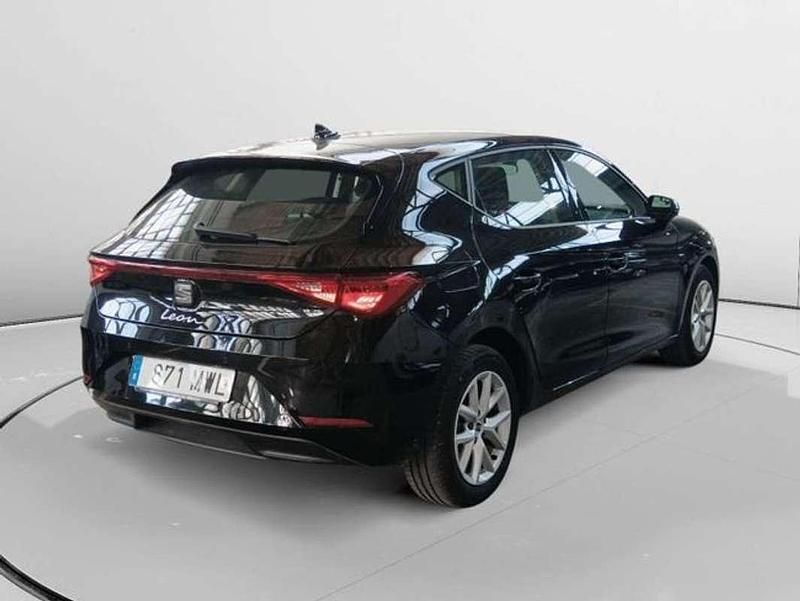 Używany Seat Leon Style 117 KM (86 kW) 2024 Czarny Hatchback