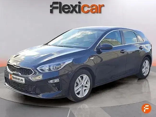 Usado Kia Ceed 120 CV (88 kW) 2019 Negro Utilitario