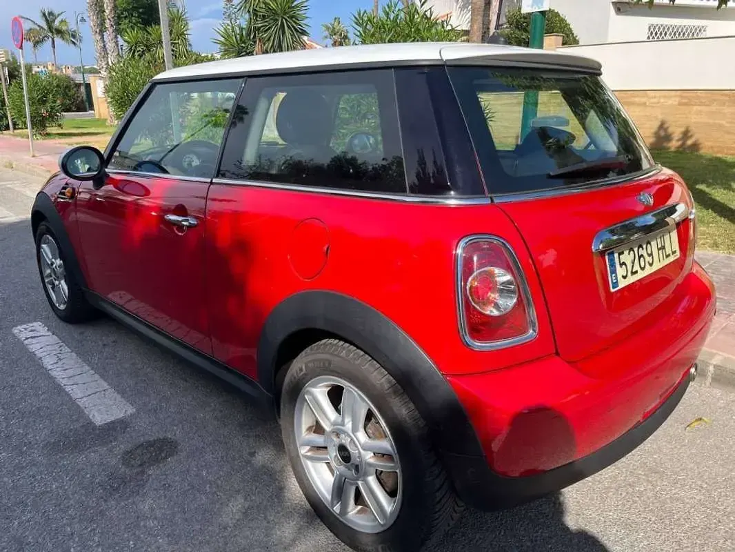 Usado Mini Cooper 122 CV (89 kW) 2012 Rojo Utilitario