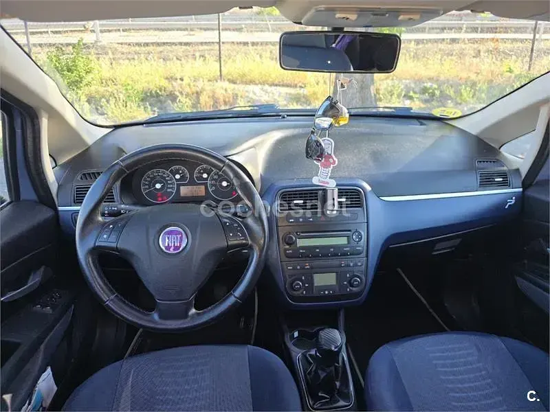 Usado Fiat Punto Dynamic 90 CV (66 kW) 2008 Azul Utilitario