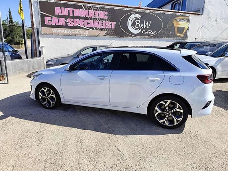 Usado Kia Ceed 136 CV (100 kW) 2018 Blanco Utilitario