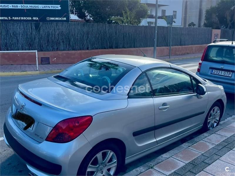 Usado Peugeot 207 CC 120 CV (88 kW) 2010 Gris / plata Descapotable