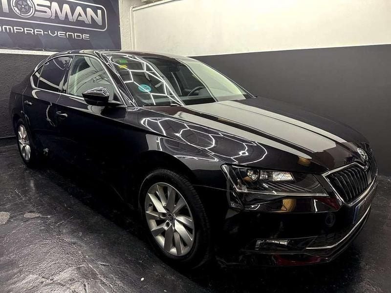 Usado Skoda Superb Ambition 150 CV (110 kW) 2018 Negro Familiar
