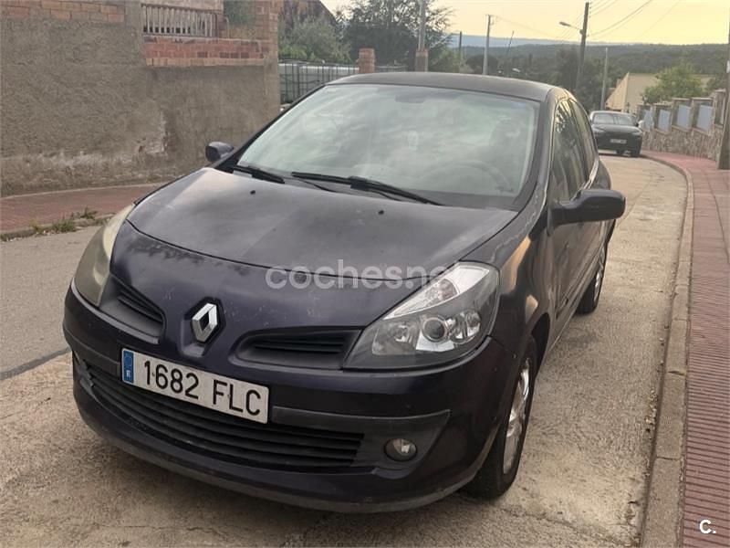 Usado Renault Clio II Privilege 105 CV (77 kW) 2007 Azul Berlina