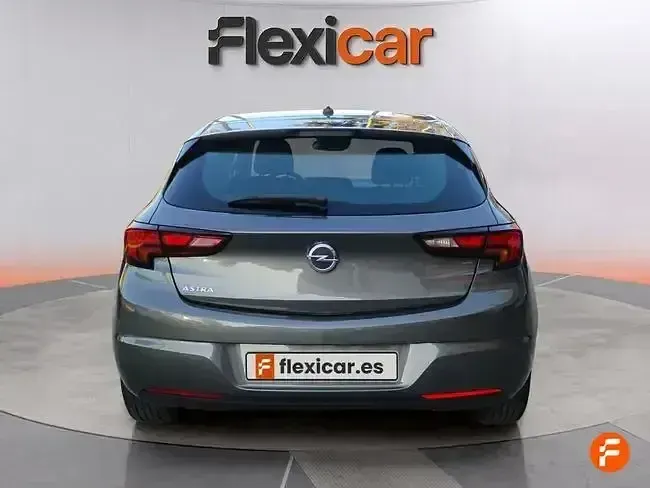 Usado Opel Astra GS Line 130 CV (95 kW) 2020 Gris Familiar