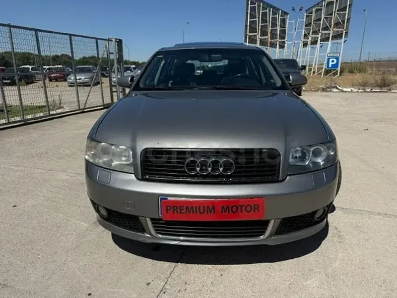 Usado Audi A4 Premium 163 CV (119 kW) 2003 Gris / plata Familiar