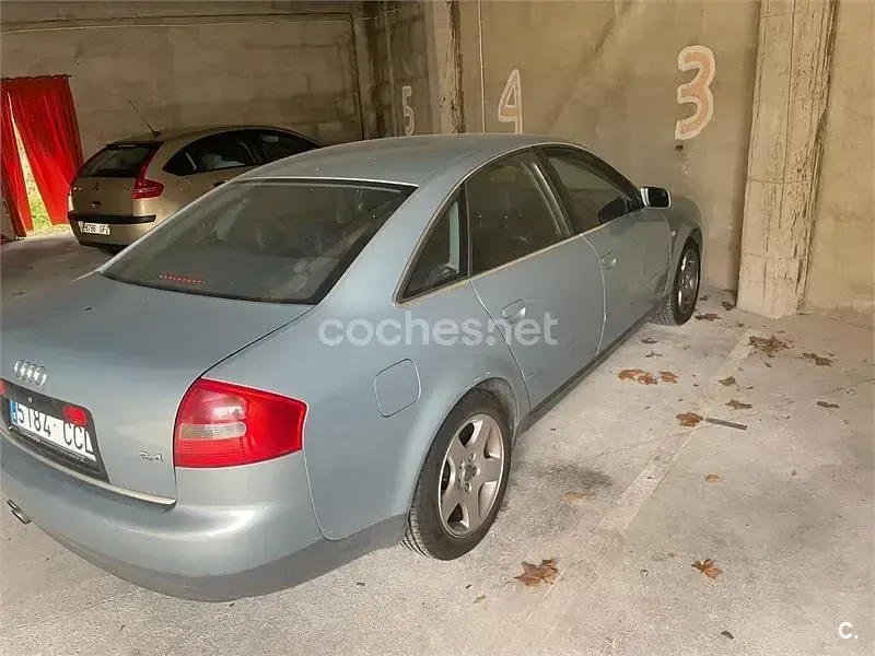 Usado Audi A6 165 CV (121 kW) 2002 Gris / plata Berlina