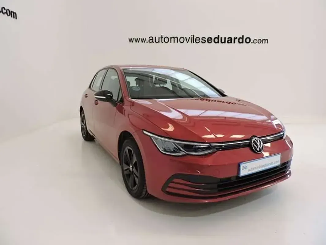 Usado VW Golf VIII 116 CV (85 kW) 2022 Rojo Utilitario