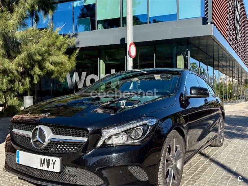 Negro Usado 2018 Mercedes CLA180 Shooting Brake Familiar | 20.900 € (Un poco caro) - Imagen 1/4