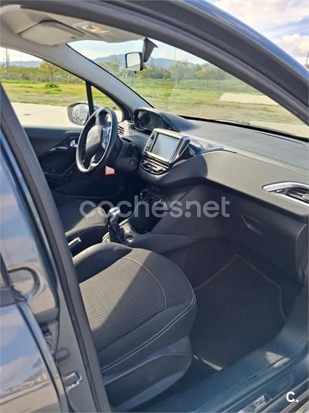 Usado Peugeot 208 Style 82 CV (60 kW) 2017 Gris / plata Utilitario