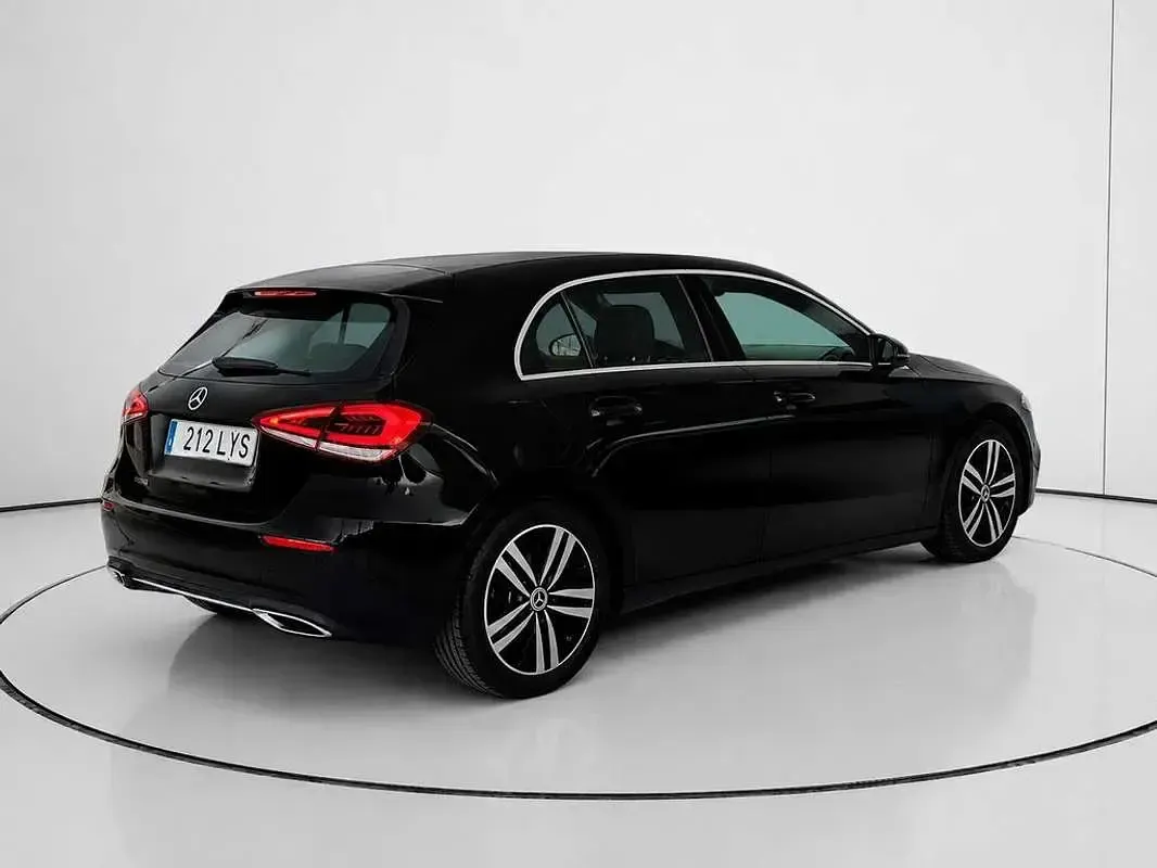 Usado Mercedes A180 136 CV (100 kW) 2022 Negro Utilitario