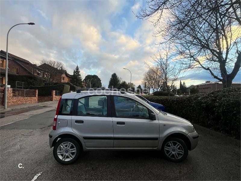 Usado Fiat Panda Dynamic 60 CV (44 kW) 2005 Gris / plata Utilitario