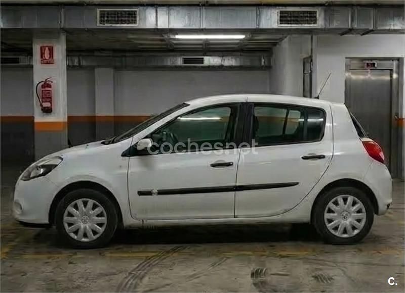 Usado Renault Clio IV Authentique 75 CV (55 kW) 2013 Blanco Berlina