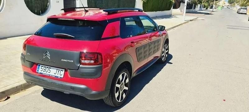 Usado Citroën C4 Cactus Feel 99 CV (72 kW) 2017 Rojo Utilitario