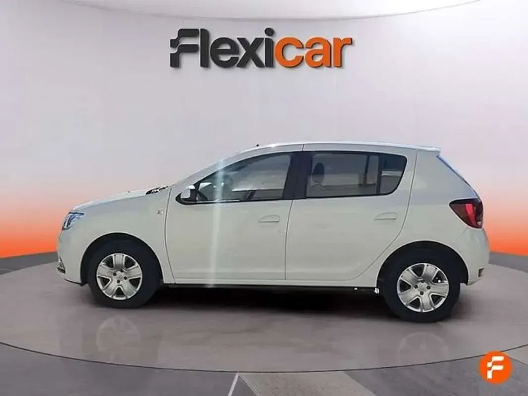 Usado Dacia Sandero Acces 75 CV (55 kW) 2020 Blanco Utilitario