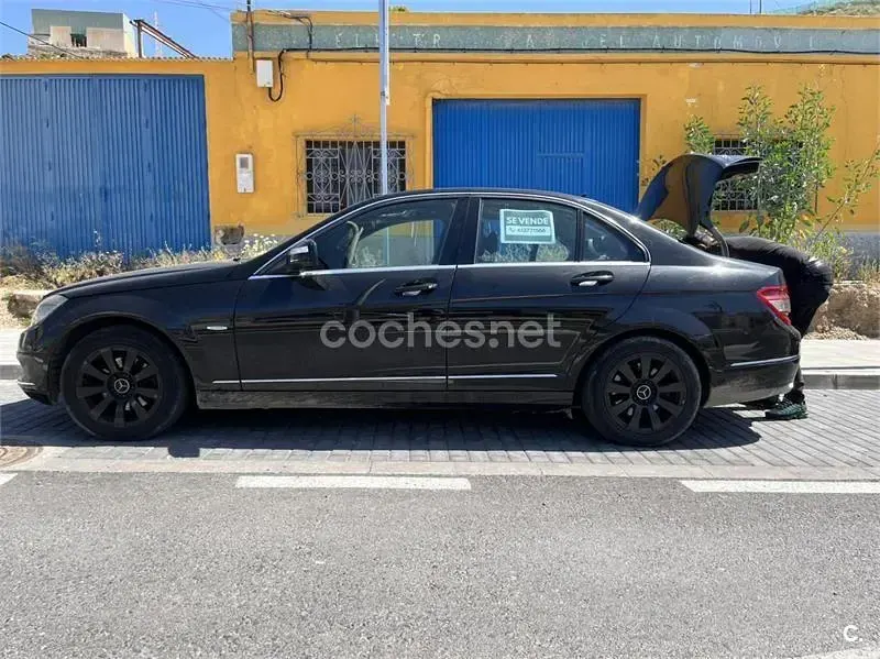 Usado Mercedes C220 Classic 150 CV (110 kW) 2007 Negro Berlina