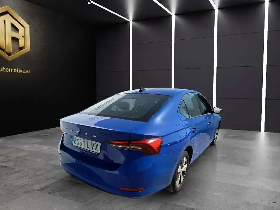 Usado Skoda Octavia Active 116 CV (85 kW) 2022 Azul Berlina