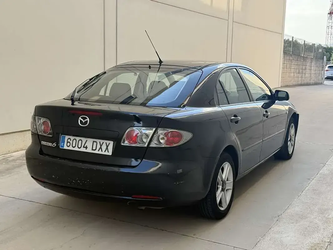 Usado Mazda 6 Active 121 CV (88 kW) 2005 Negro Berlina