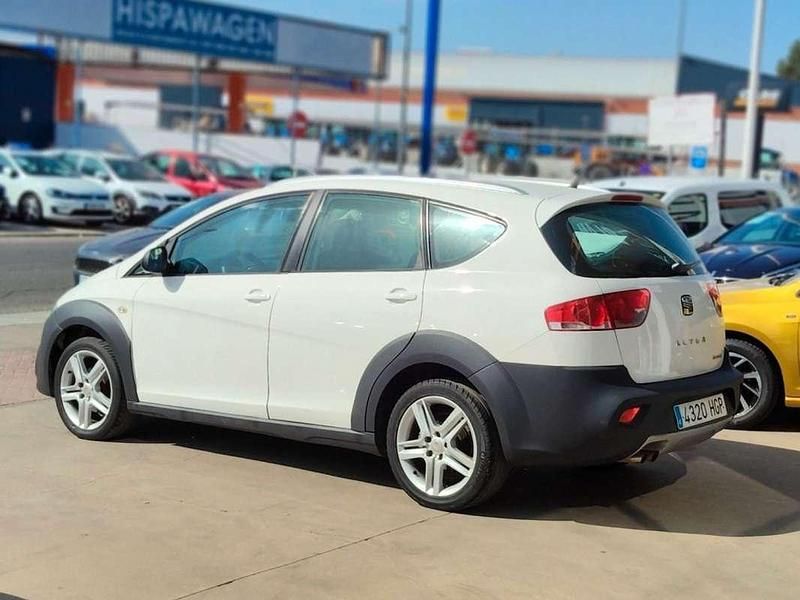 Usado Seat Altea Copa 105 CV (77 kW) 2011 Blanco Monovolumen