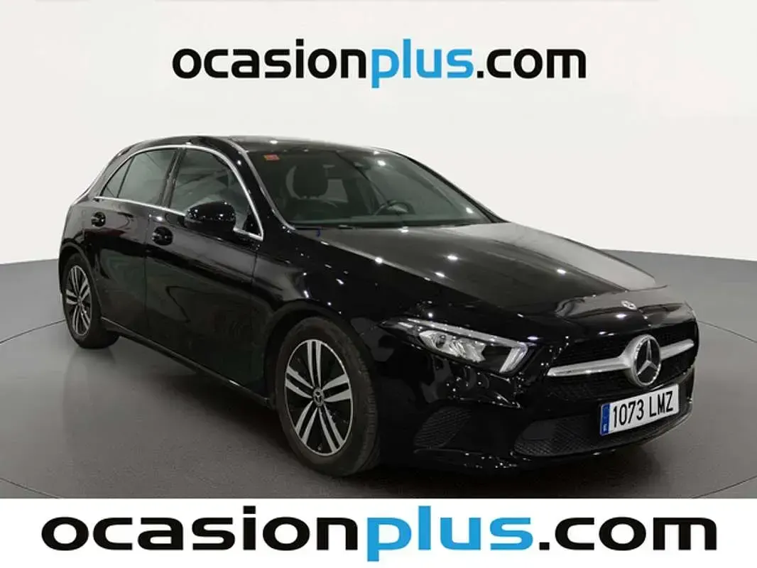 Usado Mercedes A180 136 CV (100 kW) 2021 Negro Utilitario