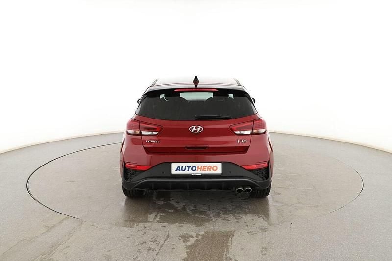 Usado Hyundai i30 N Line 120 CV (88 kW) 2023 Rojo Berlina