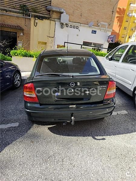 Usado Opel Astra Comfort 100 CV (73 kW) 2001 Verde Berlina