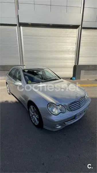 Usado Mercedes C220 Sport Edition 150 CV (110 kW) 2005 Gris / plata Berlina