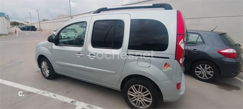 Usado Renault Kangoo Dynamique 90 CV (66 kW) 2013 Gris / plata Familiar