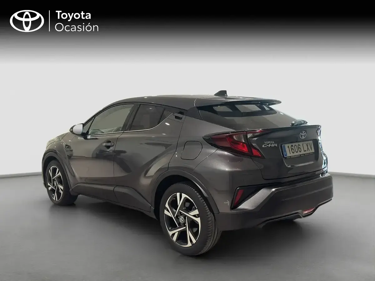 Usado Toyota C-HR Advance 122 CV (89 kW) 2022 Gris / plata SUV