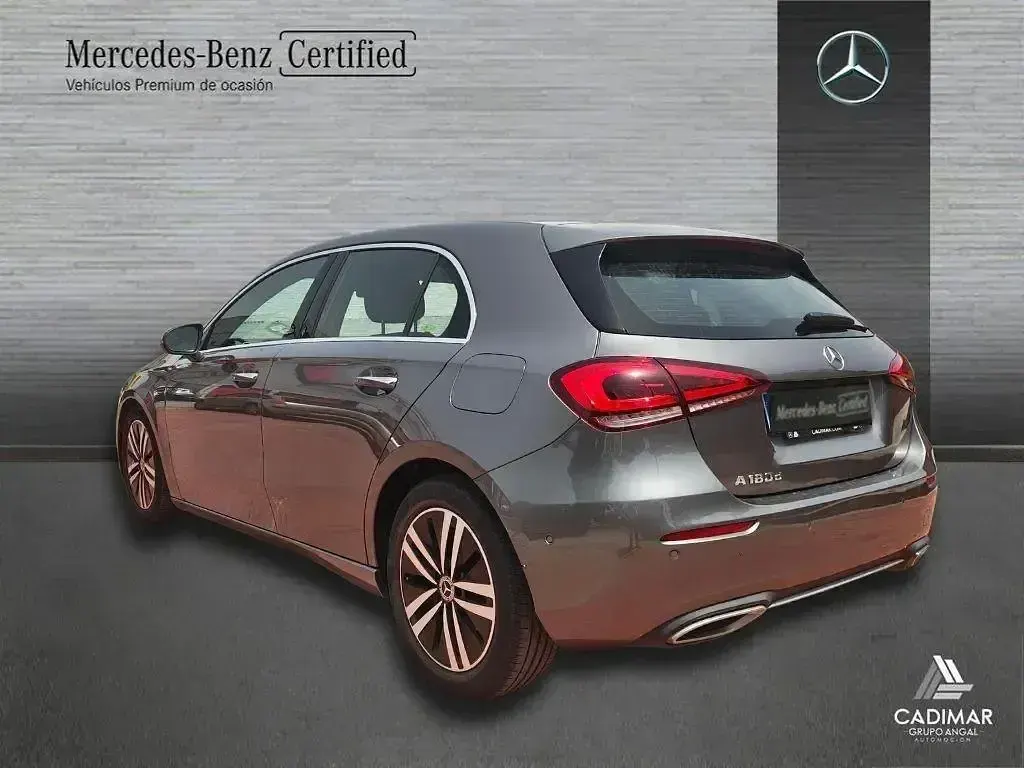 Usado Mercedes A180 Progressive 116 CV (85 kW) 2022 Gris montaña Berlina