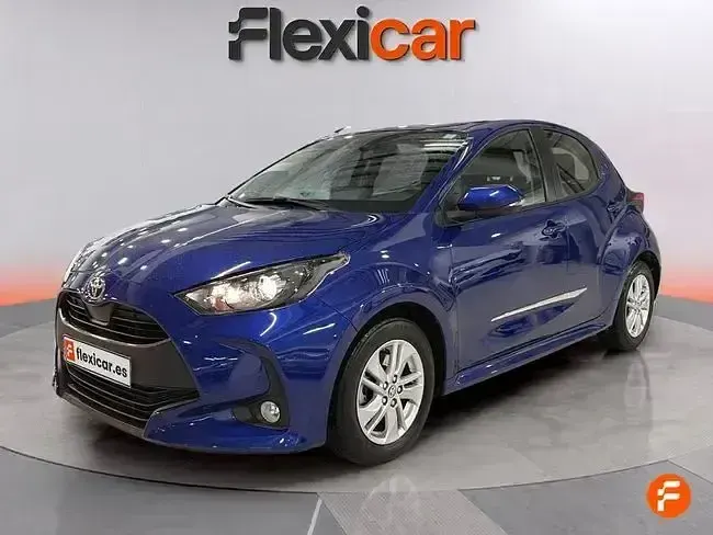 Używany Toyota Yaris Hybrid Active 116 KM (85 kW) 2021 Niebieski