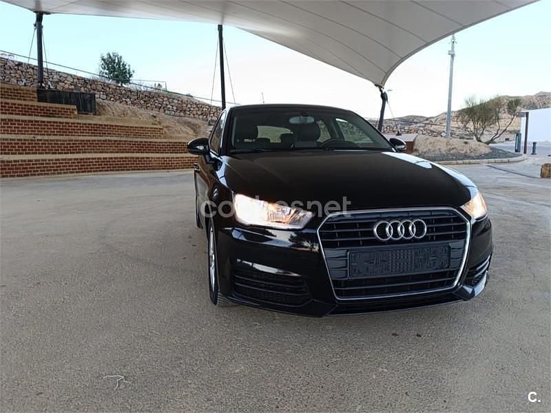 Usado Audi A1 Sportback 90 CV (66 kW) 2015 Negro Utilitario
