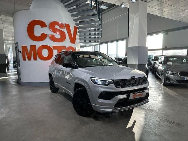 Usado Jeep Compass 240 CV (176 kW) 2022 Gris SUV