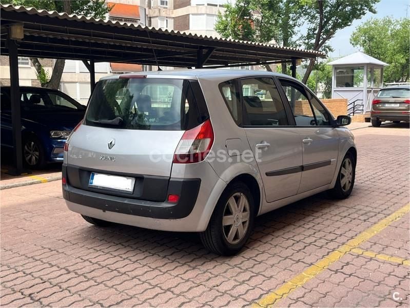 Gris / plata Usado 2005 Renault Scénic II Privilege Monovolumen | 2500 € (Buen precio) - Imagen 1/4