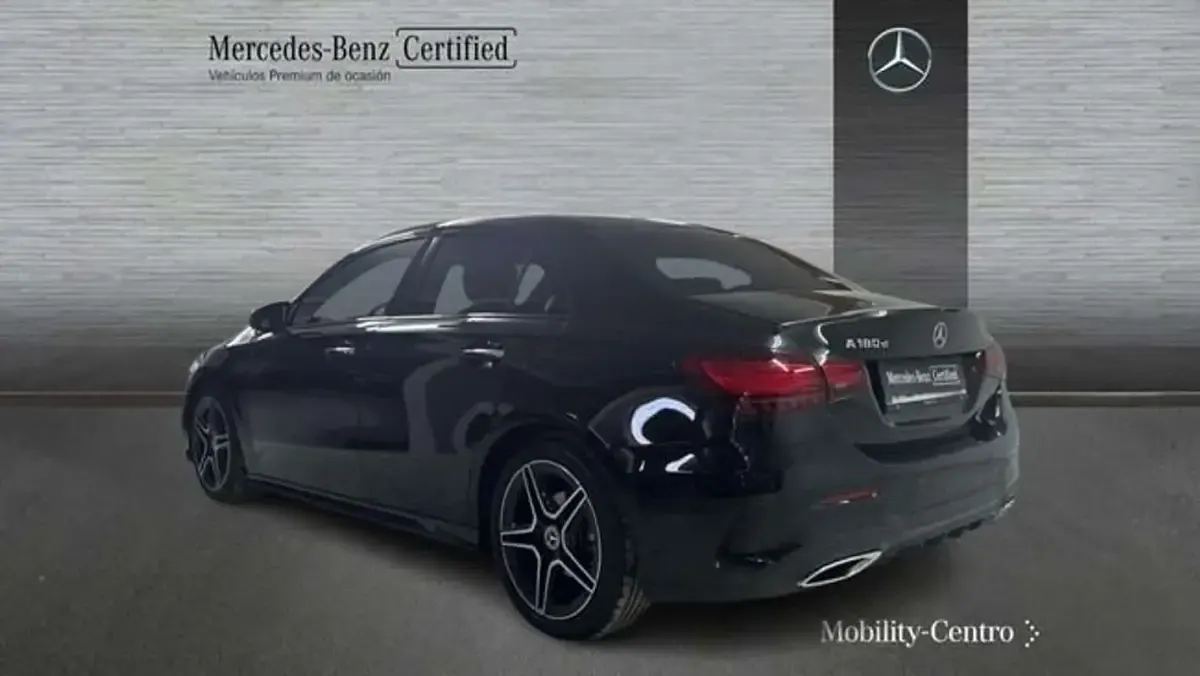 Usado Mercedes A180 109 CV (80 kW) 2025 Negro Utilitario