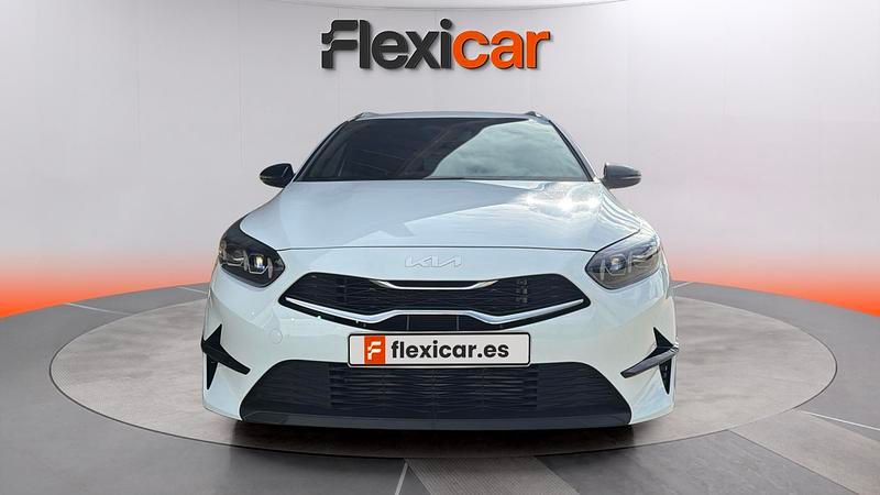 Usado Kia Ceed Style 101 CV (74 kW) 2025 Blanco Utilitario