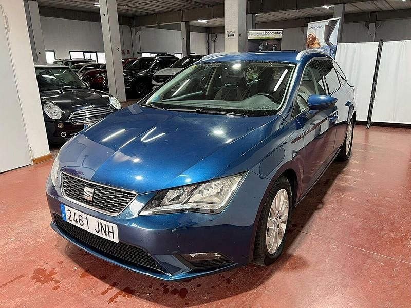 Usado Seat Leon Style 110 CV (80 kW) 2016 Azul Familiar