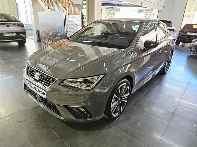 Gris Nuevo 2025 Seat Ibiza FR Berlina | 26.900 € - Imagen 1/4
