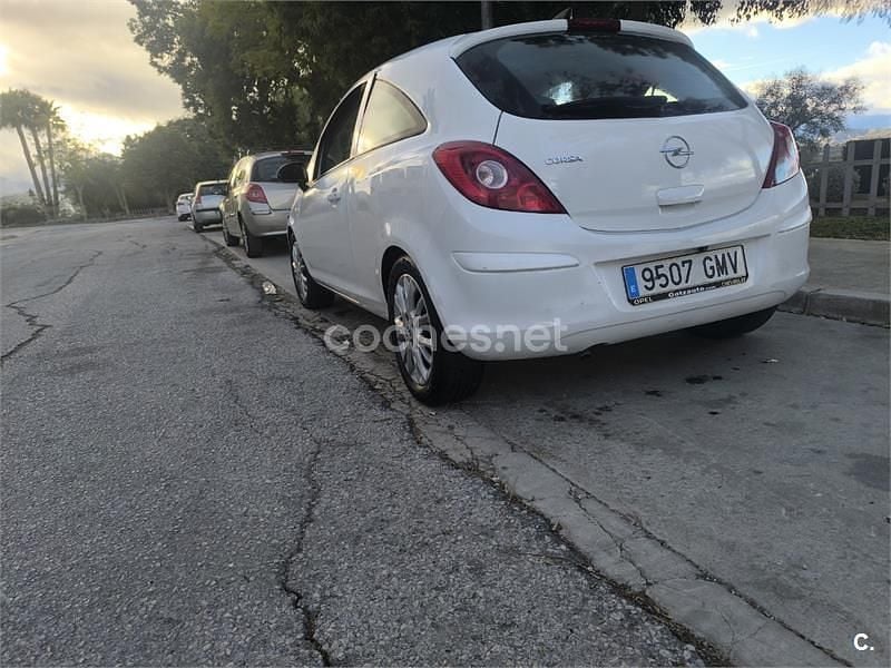 Usado Opel Corsa Enjoy 80 CV (58 kW) 2009 Gasolina Berlina