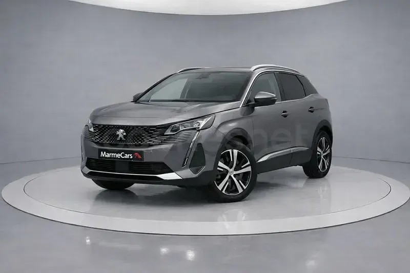 Usado Peugeot 3008 GT 130 CV (95 kW) 2023 Gris / plata SUV