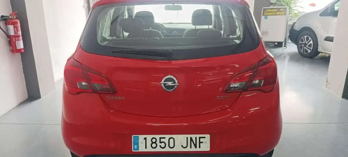 Usado Opel Corsa Business 75 CV (55 kW) 2016 Rojo Utilitario